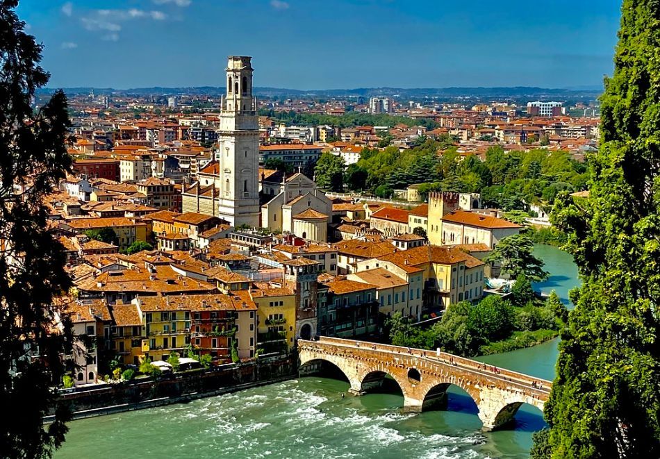 Екскурзия до Верона и Милано, Италия! Самолетен билет от София + 3 нощувки на човек със закуски + тур на езерото Гарда и възможност за посещение на Гардаленд!, снимка 4