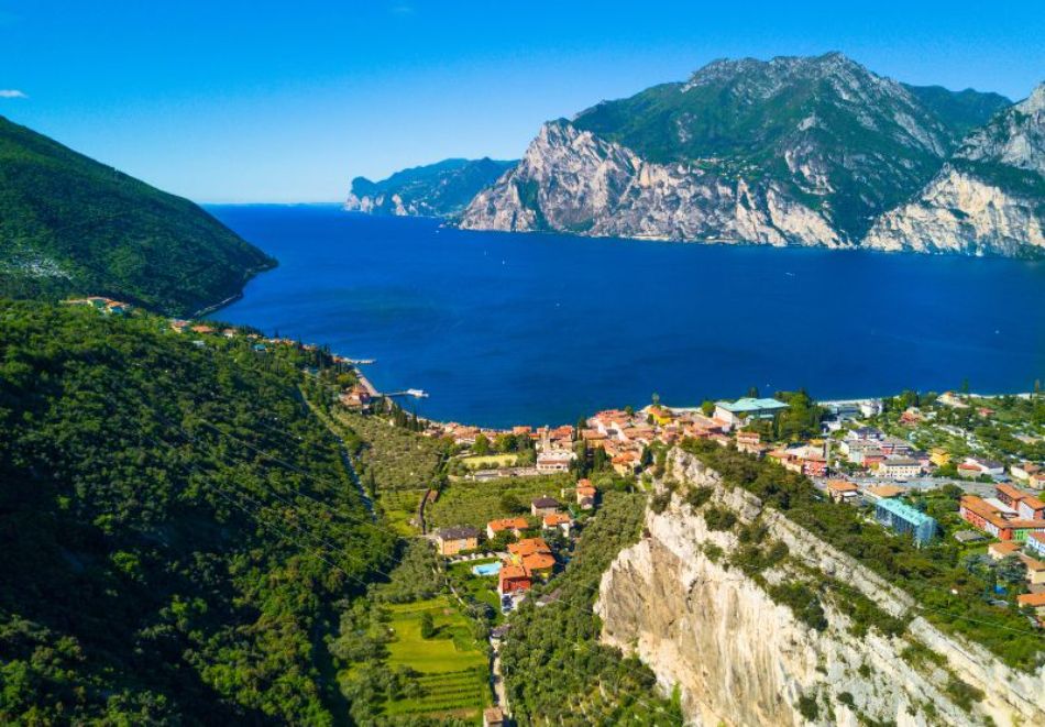 Екскурзия до Верона и Милано, Италия! Самолетен билет от София + 3 нощувки на човек със закуски + тур на езерото Гарда и възможност за посещение на Гардаленд!, снимка 8