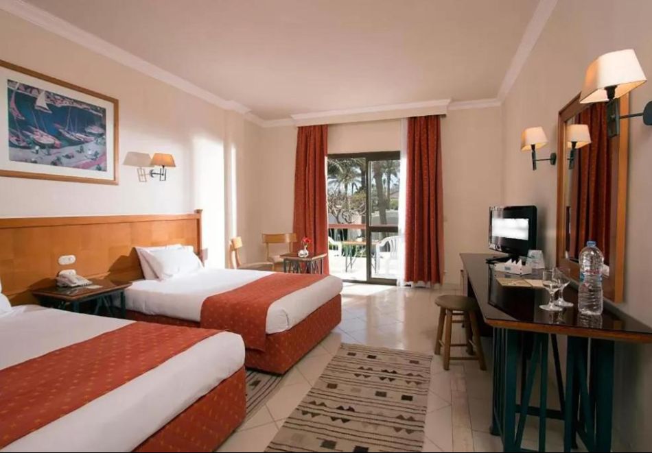 All Inclusive + аквапарк на първа линия в Хургада, Египет! Чартърен полет от София + 7 нощувки на човек в ZYA REGINA RESORT & AQUA PARK 4*, снимка 3