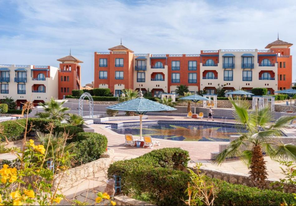 На първа линия в хотел FARAANA HEIGHTS RESORT AQUA PARK 4*, Шарм Ел Шейх, Египет! Полет от София + 7 All Inclusive нощувки на човек, снимка 2