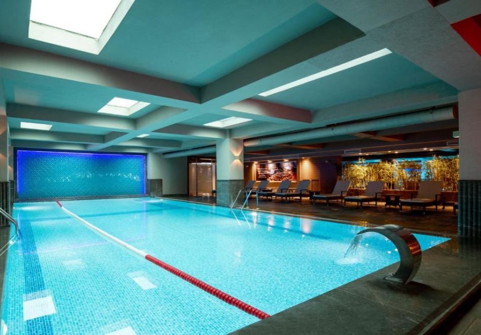 Нова година в WINDZOR HOTEL & CONVENTION CENTER ISTANBUL 5*, Турция! 3 нощувки на човек със закуски + Гала вечеря с програма, жива музика и напитки без лимит! Басейн, СПА и паркинг.Собствен транспорт., снимка 2