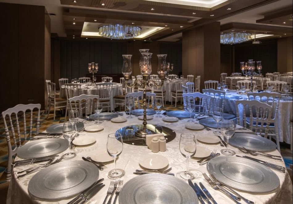 Нова година в WINDZOR HOTEL & CONVENTION CENTER ISTANBUL 5*, Турция! 3 нощувки на човек със закуски + Гала вечеря с програма, жива музика и напитки без лимит! Басейн, СПА и паркинг.Собствен транспорт., снимка 7