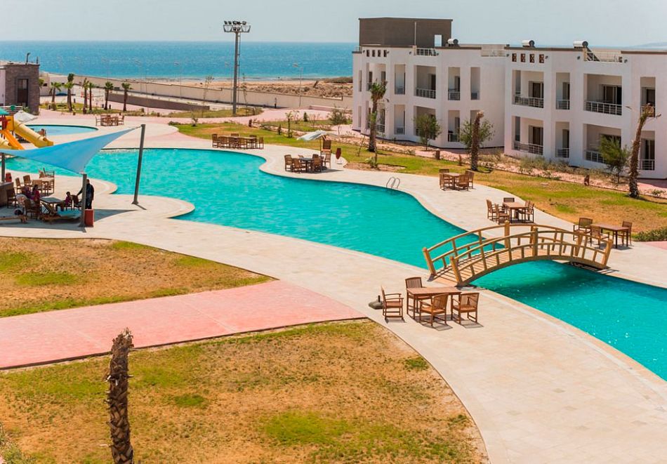 Коледа в хотел NEW EAGLES AQUA PARK 4*, Хургада, Египет с полет от София + 5 или 7 нощувки на човек на база All Inclusive, снимка 3