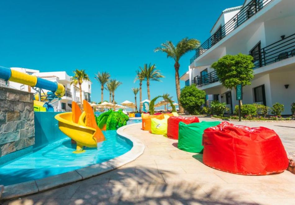 На първа линия с чартърен полет от София. 6 All Inclusive нощувки на човек в LA ROSA WAVES RESORT 4* + 1 нощувка, закуска, вечеря и посещение на пирамидите в Кайро, снимка 3