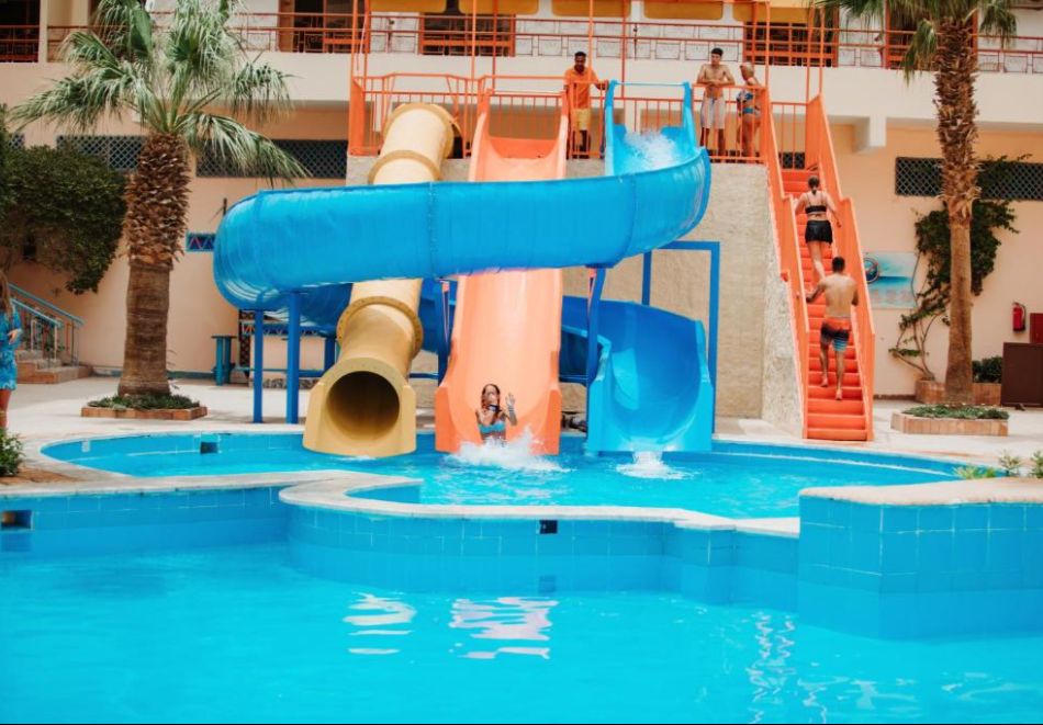 На първа линия в Хургада, Египет! Самолетен билет от София + 7 All Inclusive нощувки на човек в EMPIRE BEACH AQUA PARK, снимка 2