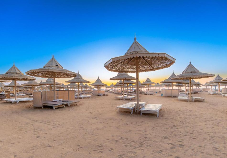 На първа линия в Хургада, Египет! Самолетен билет от София + 7 All Inclusive нощувки на човек в GRAND HOTEL 4*, снимка 13