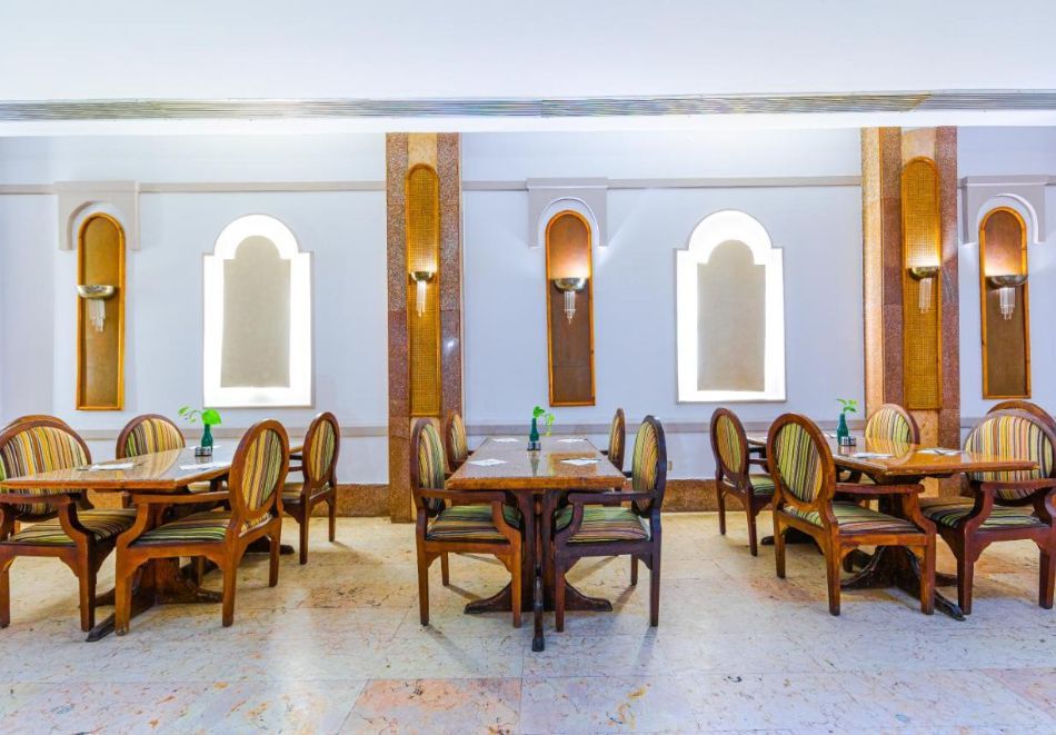 На първа линия в Хургада, Египет! Самолетен билет от София + 7 All Inclusive нощувки на човек в GRAND HOTEL 4*, снимка 9