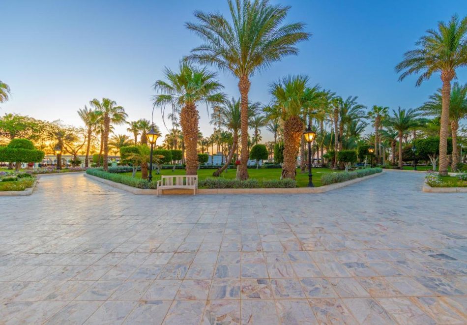 На първа линия в Хургада, Египет! Самолетен билет от София + 7 All Inclusive нощувки на човек в GRAND HOTEL 4*, снимка 12