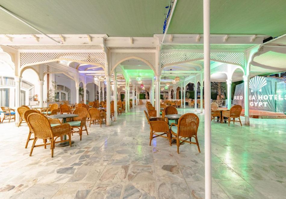 На първа линия в Хургада, Египет! Самолетен билет от София + 7 All Inclusive нощувки на човек в GRAND HOTEL 4*, снимка 6