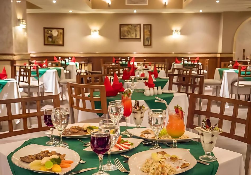 На първа линия в Хургада, Египет с полет от София + 7 All Inclusive нощувки на човек в SUNNY DAYS EL PALACIO 4*, снимка 9