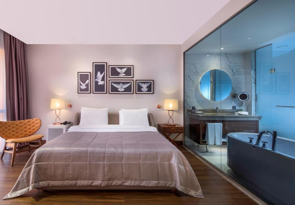 Нова 2026 година в Истанбул, Турция! 3 нощувки на човек със закуски + Новогодишна вечеря на база All inclusive с неограничени напитки, програма, DJ + басейн и релакс зона в хотел LIONEL 5* от Ню Сън Травел, снимка 2