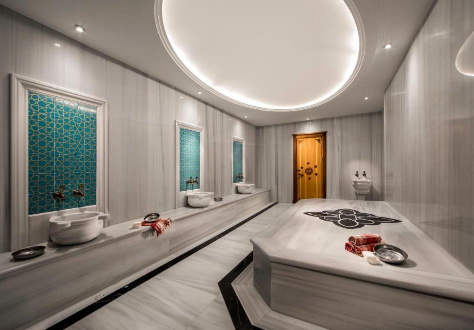 Нова 2026 година в Истанбул, Турция! 3 нощувки на човек със закуски + Новогодишна вечеря на база All inclusive с неограничени напитки, програма, DJ + басейн и релакс зона в хотел LIONEL 5* от Ню Сън Травел, снимка 4