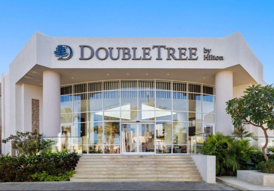 През ноември в DOUBLETREE BY HILTON SHARKS BAY RESORT 4*, Шарм ел Шейх, Египет! Полет от София + 7 нощувки на човек на база All inclusive, снимка 2