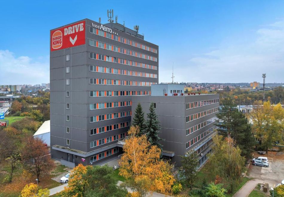 КОЛЕДНИ БАЗАРИ в ПРАГА! Самолетен билет от София + 4 нощувки на човек със закуски в Hotel Abito. Възможност за допълнителни екскурзии, снимка 2