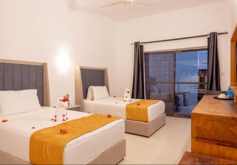 Екзотична почивка на 150м. от плажа в Занзибар! Полет от София + 7 нощувки на човек със закуски в Canary Golden Hotel 4*, снимка 5