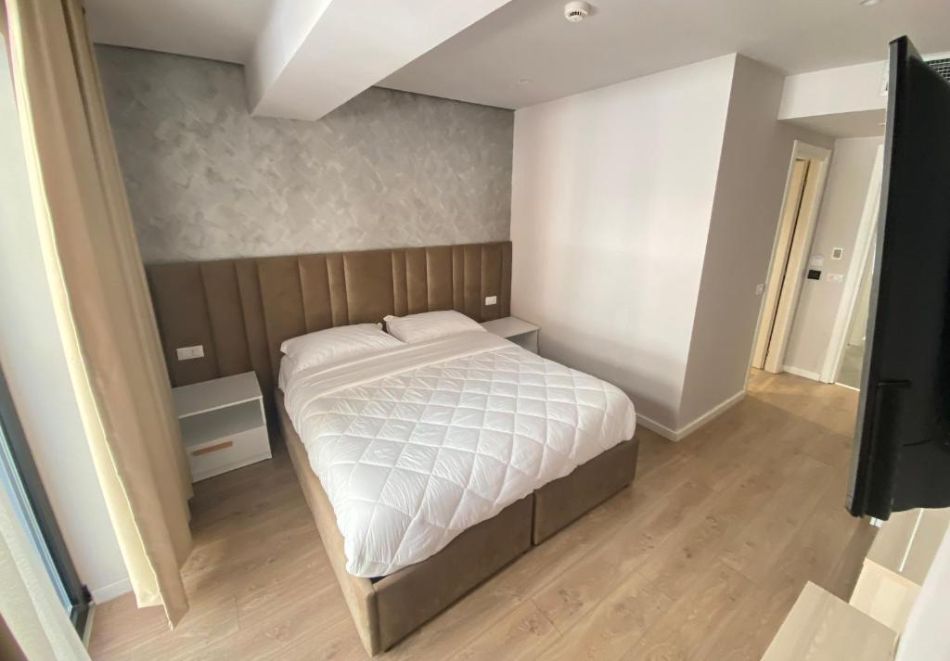 Ранни записвания на първа линия в Дурас, Албания! Автобусен транспорт от София + 6 нощувки със закуски и вечери на човек в хотел Alion 4* + чадър и жезлонг на плажа, снимка 3