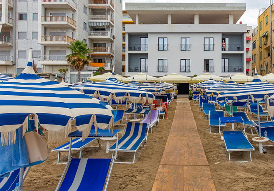 Ранни записвания на първа линия в Дурас, Албания! Автобусен транспорт от София + 6 нощувки със закуски и вечери на човек в хотел Alion 4* + чадър и жезлонг на плажа, снимка 2