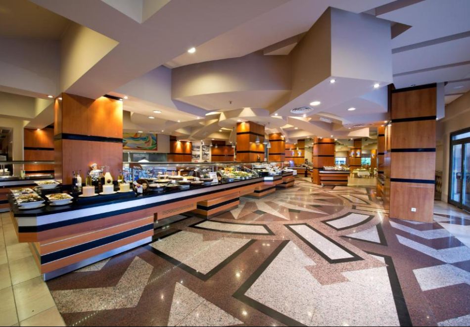 Нова година в Кемер, Турция! Транспорт + 4 нощувки на човек на база All inclusive + задължително доплащане за новогодишна вечеря в хотел LIMAK LIMRA HOTEL & RESORT 5* от Ню Сън Травел. Тръгване от Варна, Слънчев бряг и Бургас!, снимка 4