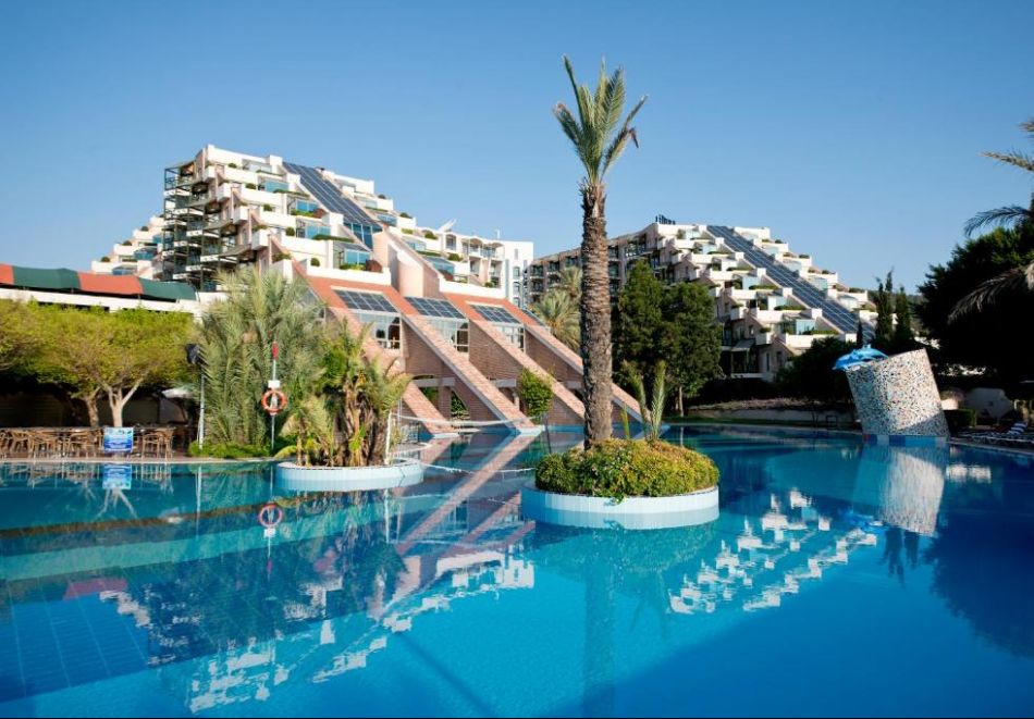 Нова Година в LIMAK LIMRA HOTEL & RESORT 5*, Кемер Турция! Чартърен полет от София + 4 или 5 нощувки на човек на база All inclusive, снимка 2