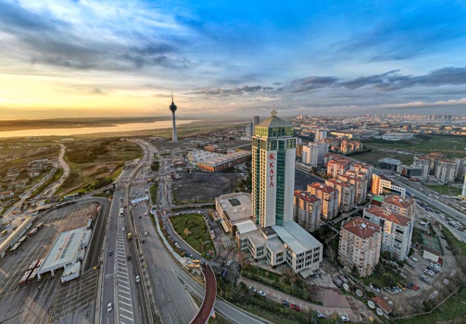 Нова 2026 година в Истанбул, Турция! 3 нощувки на човек със закуски в хотел KAYA 5* + празнична новогодишна вечеря от ТА Йонека Турс, снимка 2