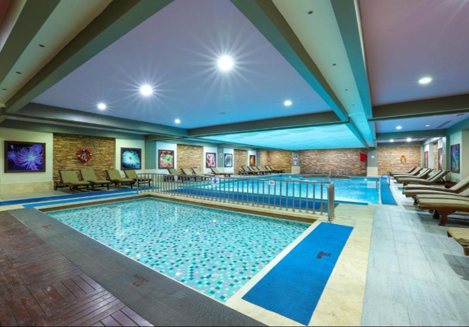 Нова Година в Анталия с полет от София, Варна или Пловдив + 4 нощувки на база Ultra All Inclusive на човек в Crystal De Luxe Resort 5*, Кемер. Задължително доплащане за Новогодишна вечеря!, снимка 3