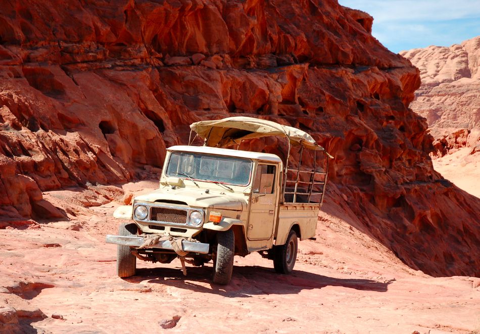 Почивка в Йордания! Самолетен билет от София + 7 нощувки на човек със закуски в  Laverda Hotel Standard. Възможност за посещение на град Петра и сафари в пустинята Уади Рум, снимка 15