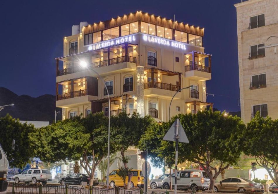 Почивка в Йордания! Самолетен билет от София + 7 нощувки на човек със закуски в  Laverda Hotel Standard. Възможност за посещение на град Петра и сафари в пустинята Уади Рум, снимка 3