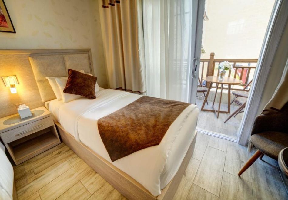 Почивка в Йордания! Самолетен билет от София + 7 нощувки на човек със закуски в  Laverda Hotel Standard. Възможност за посещение на град Петра и сафари в пустинята Уади Рум, снимка 7