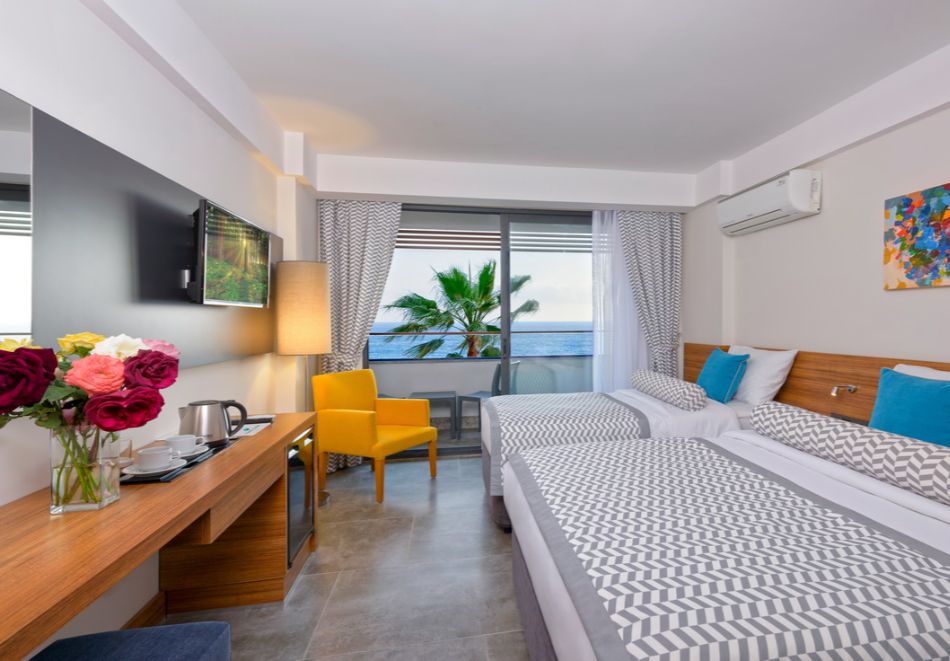 На първа линия в FLORIA BEACH HOTEL 4*, Алания, Турция 2026. Чартърен полет от София или Варна + 7 All Inclusive нощувки на човек + басейн и частен плаж, снимка 4