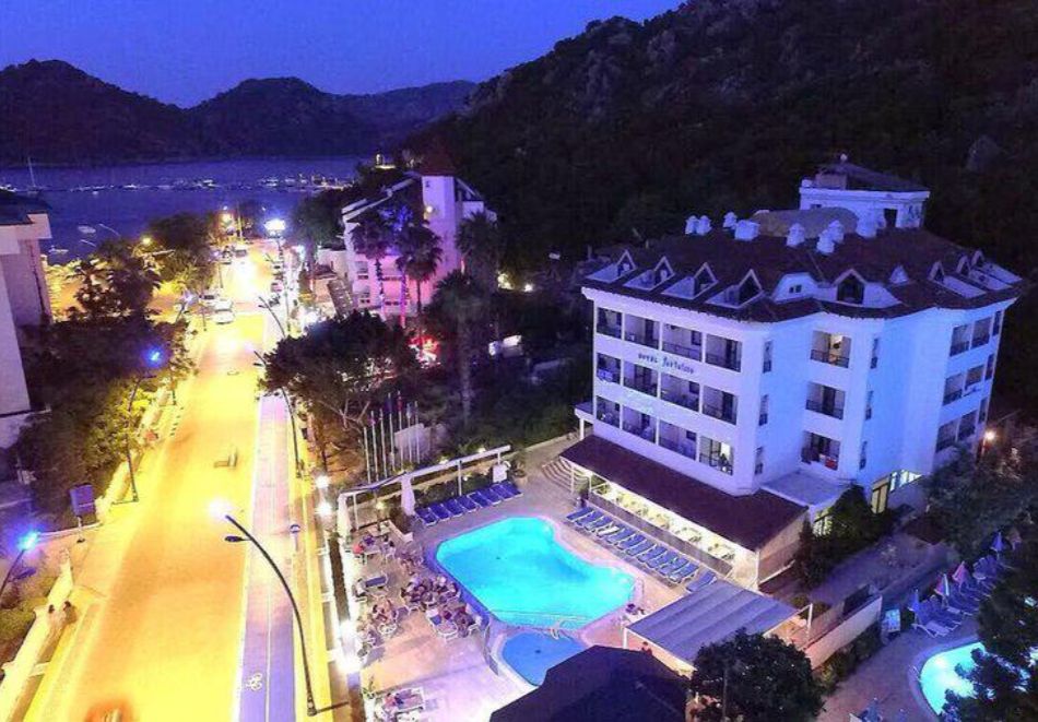 Ранни записвания на 50м. от плажа в PORTOFINO HOTEL 4*, Мармарис, Турция! Чартърен полет от София + 7 нощувки на човек на база All Inclusive!, снимка 2