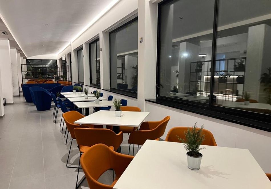 На първа линия в Римини, Италия 2026! Самолетен билет + 7 нощувки със закуски и вечери на човек в хотел PALAZZO CAVEJA, снимка 5