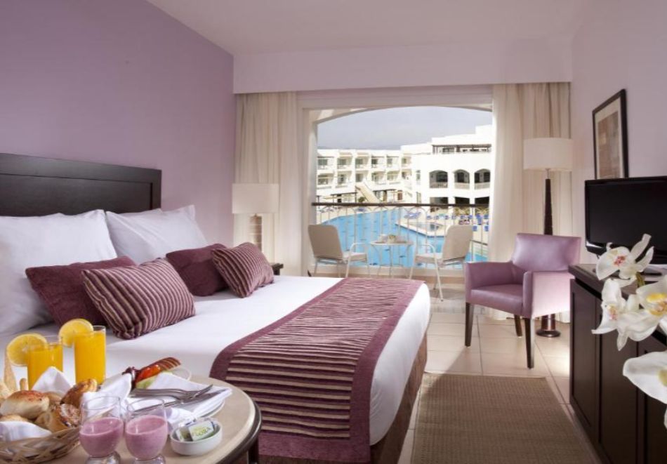 Коледа в Jaz Sharks Bay 4*, Шарм ел Шейх, Египет с полет от София + 7 нощувки на човек на база All Inclusive. Задължително заплащане за Коледна вечеря, снимка 2