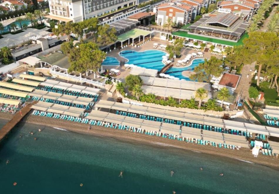 Ранни записвания на първа линия в Crystal Aura Beach Resort 5*, Кемер, Турция! Самолетен билет от София + 7 нощувки на човек на база Ultra All Inclusive, снимка 2