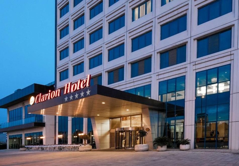 Нова Година в Истанбул! Автобусен транспорт от София или Плевен + 3 нощувки със закуски на човек в Clarion Hotel Istanbul Mahmutbey 5*. Възможност за Празнична вечеря с DJ и гост изпълнител Тони Дачева, снимка 2