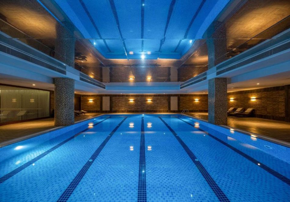 Нова Година в Истанбул! Автобусен транспорт от София или Плевен + 3 нощувки със закуски на човек в Clarion Hotel Istanbul Mahmutbey 5*. Възможност за Празнична вечеря с DJ и гост изпълнител Тони Дачева, снимка 4