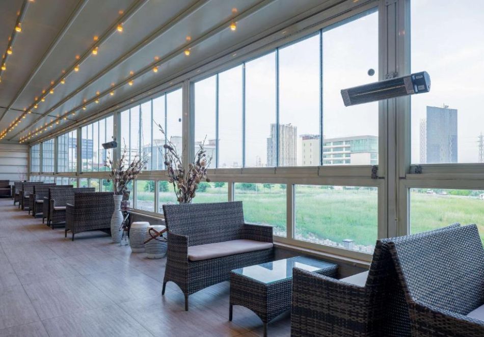 Нова Година в Истанбул! Автобусен транспорт от София или Плевен + 3 нощувки със закуски на човек в Clarion Hotel Istanbul Mahmutbey 5*. Възможност за Празнична вечеря с DJ и гост изпълнител Тони Дачева, снимка 8