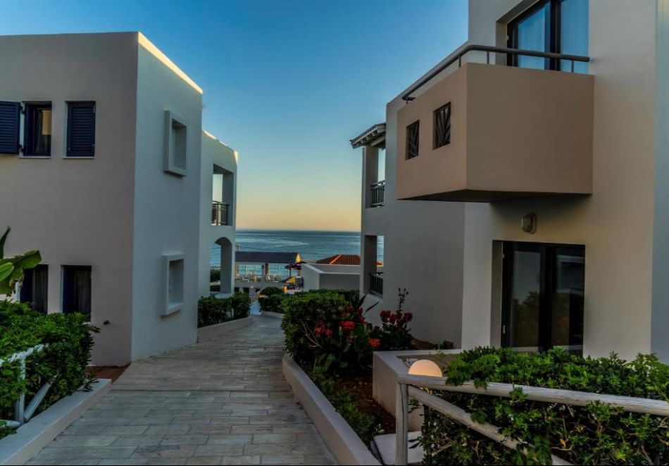 Ранни записвания за лято 2026 на 350 м от плажа на о.Крит, Гърция! Полет от София + 7 нощувки със закуски и вечери на човек в Castello Village Resort, Сиси, Гърция, снимка 5