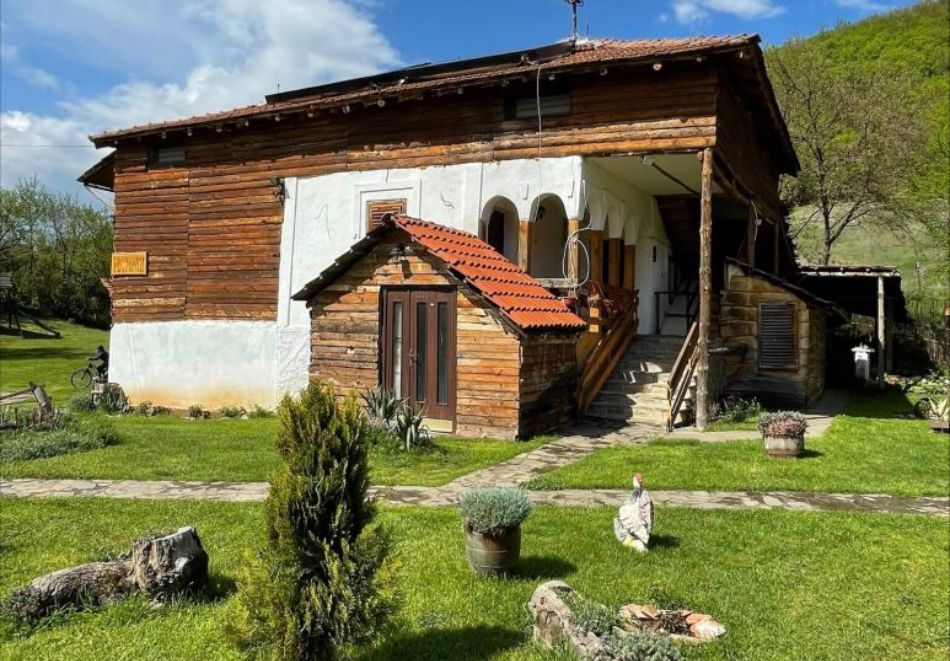 Свети Валентин в Етно село Стара Планина, Сърбия! Транспорт + 1 нощувка на човек със закуска и вечеря с жива музика и напитки без лимит + посещение на Пирот, Цариброд и Темски манастир, снимка 2