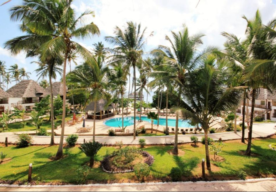 На първа линия в PARADISE BEACH RESORT 4*, Занзибар: Самолетен билет от София + 7 нощувки на човек със закуски и вечери или закуски, обеди и вечери, снимка 5