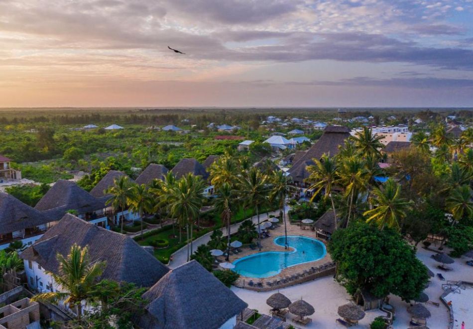 На първа линия в PARADISE BEACH RESORT 4*, Занзибар: Самолетен билет от София + 7 нощувки на човек със закуски и вечери или закуски, обеди и вечери, снимка 16