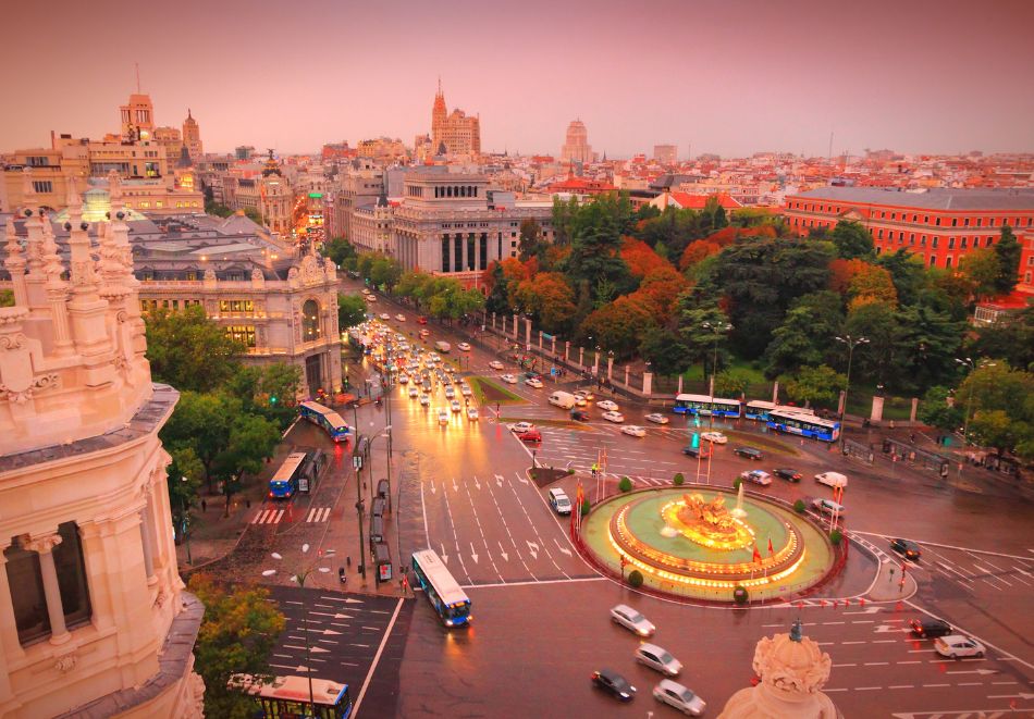 Класически обиколен тур на Испания: Самолетен билет от Варна + 7 нощувки на човек със закуски + обиколка на Барселона, Мадрид и Валенсия, снимка 3