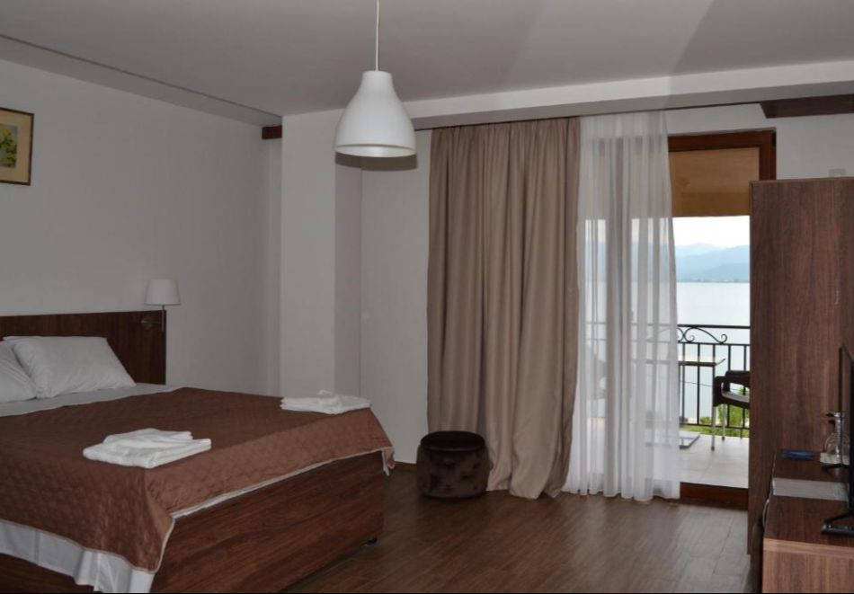 8-ми март в Стари Дойран, Македония: Автобусен транспорт + 1 нощувка със закуска и празнична вечеря с неограничено количество напитки и жива музика, снимка 3