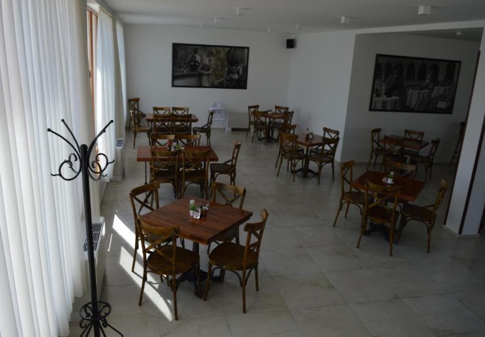 8-ми март в Стари Дойран, Македония: Автобусен транспорт + 1 нощувка със закуска и празнична вечеря с неограничено количество напитки и жива музика, снимка 6