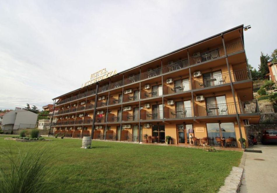 8-ми март в Стари Дойран, Македония: Автобусен транспорт + 1 нощувка със закуска и празнична вечеря с неограничено количество напитки и жива музика, снимка 2