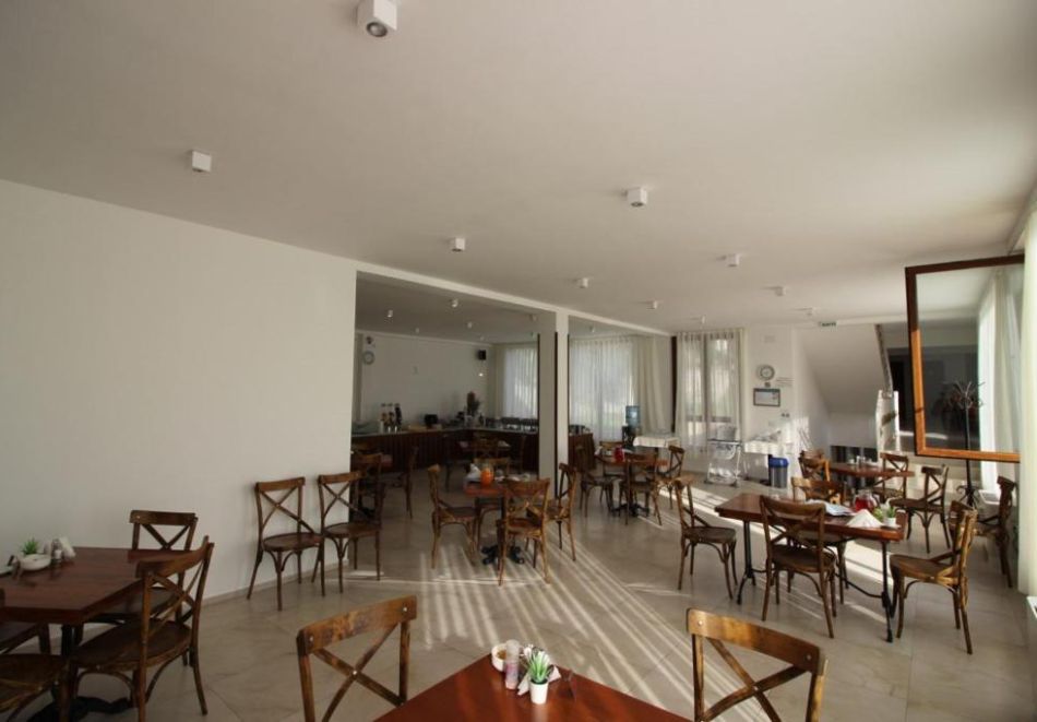 8-ми март в Стари Дойран, Македония: Автобусен транспорт + 1 нощувка със закуска и празнична вечеря с неограничено количество напитки и жива музика, снимка 5