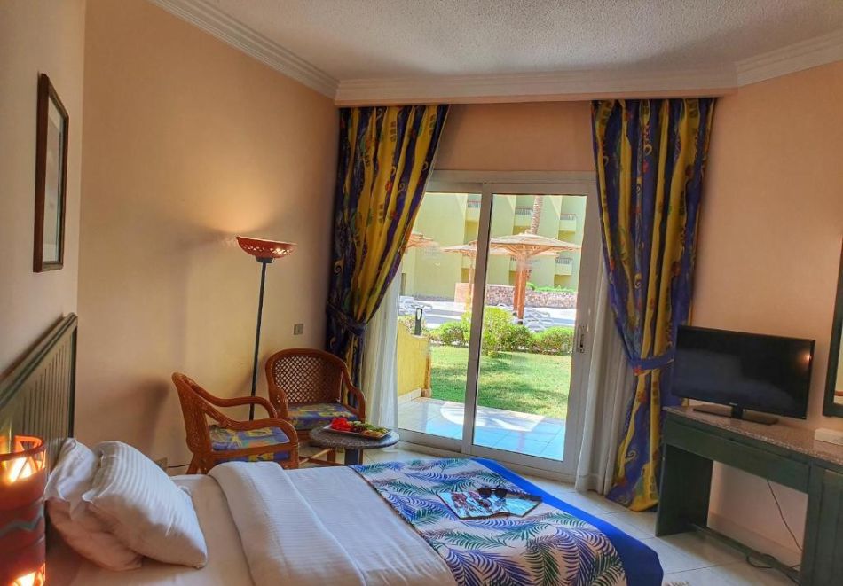 На първа линия в Хургада, Египет: Самолетен билет от София + 7 нощувки на човек на база All Inclusive в Palm Beach Resort 4*, снимка 6