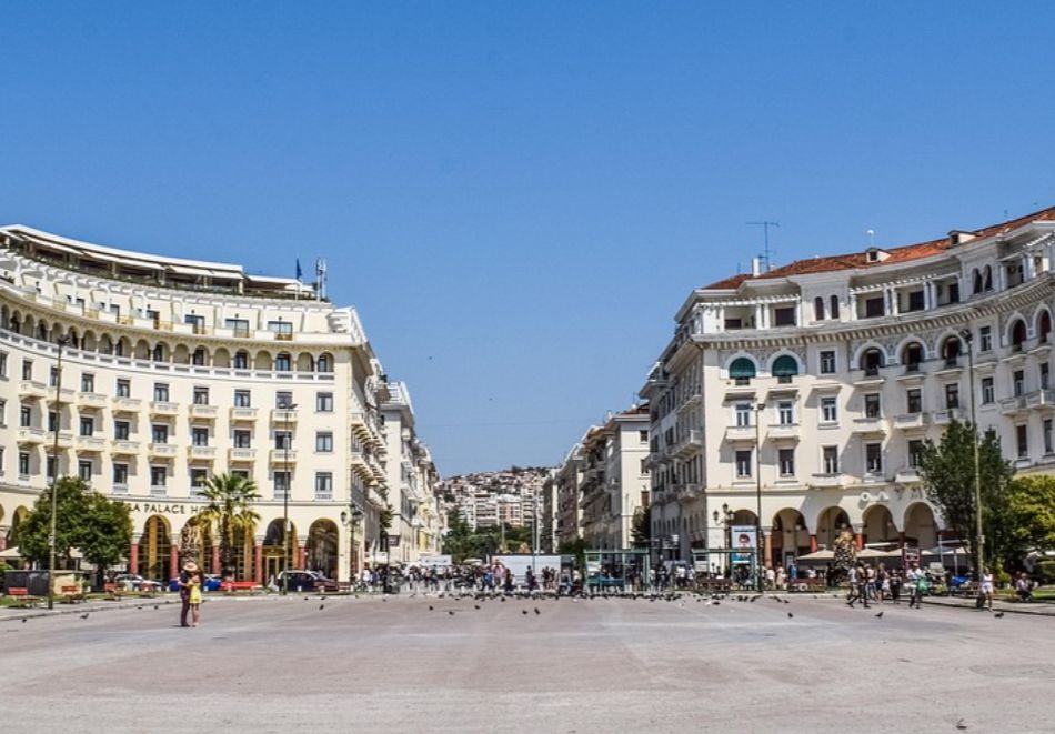 Великден в Паралия Катерини, Гърция + екскурзия до Метеора: Автобусен транспорт + 2 нощувки на човек със закуски и Празнична вечеря с жива музика, снимка 3