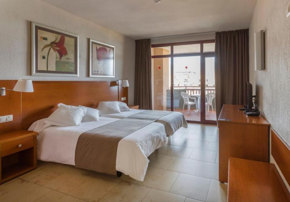 На първа линия в Коста Дел Сол, Испания: 7 нощувки на човек със закуски и вечери + самолетен билет от София + панорамна обиколка на Малага в LAS PALMERAS 4*, Фуенхирола, снимка 5