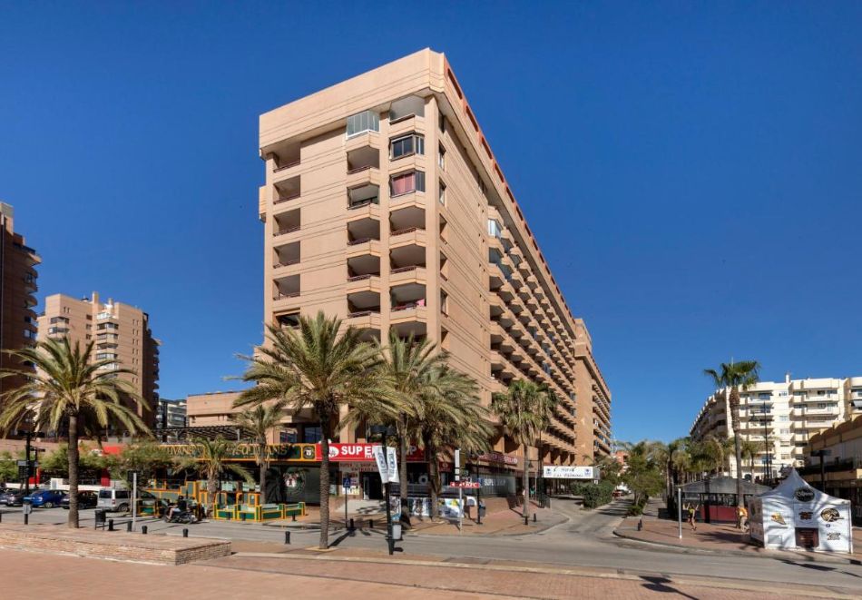 На първа линия в Коста Дел Сол, Испания: 7 нощувки на човек със закуски и вечери + самолетен билет от София + панорамна обиколка на Малага в LAS PALMERAS 4*, Фуенхирола, снимка 3