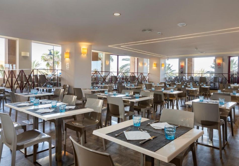 На първа линия в Коста Дел Сол, Испания: 7 нощувки на човек със закуски и вечери + самолетен билет от София + панорамна обиколка на Малага в LAS PALMERAS 4*, Фуенхирола, снимка 7